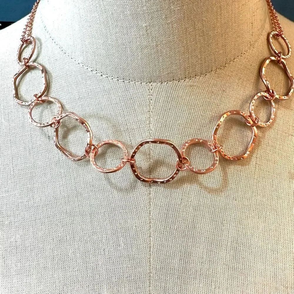 Rose gold circle necklace
